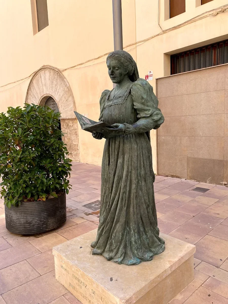 Convento de Santa Clara estatua