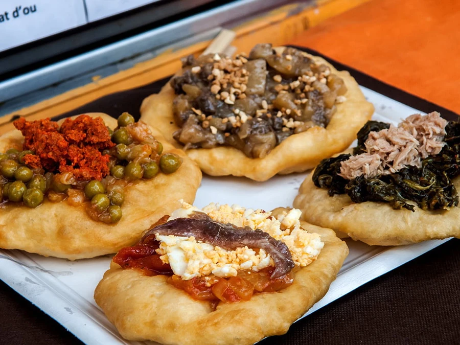 Coques de dacsa plato tipico en gandia