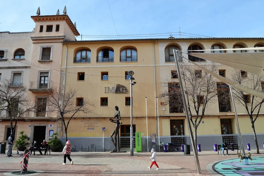 Plaza del Rey Jaume biblioteca